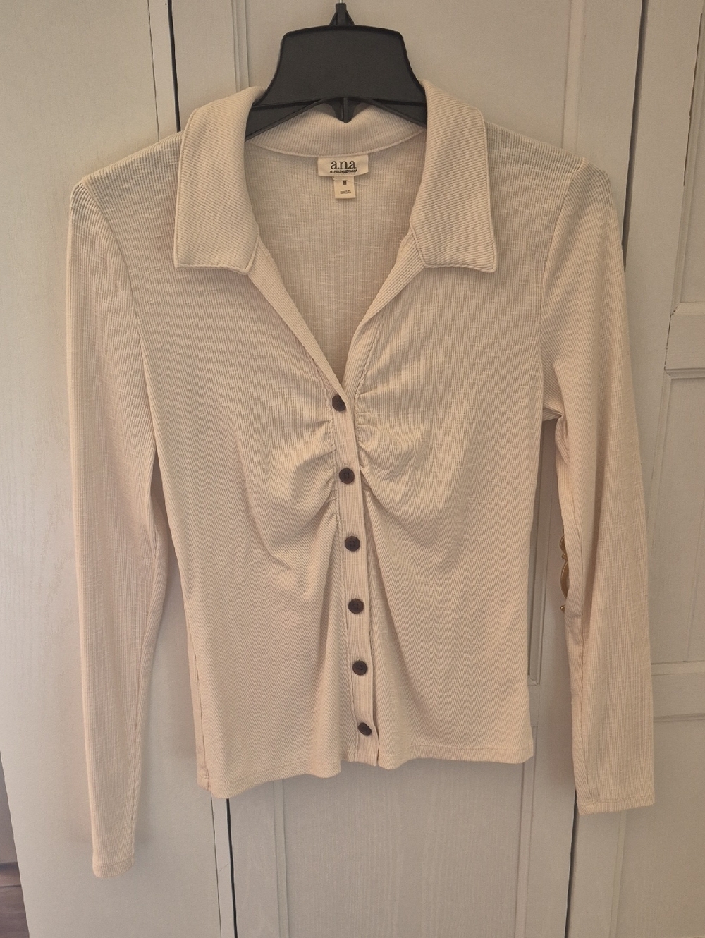 a.n.a Cream Ruched Button-Front Long Sleeve Top